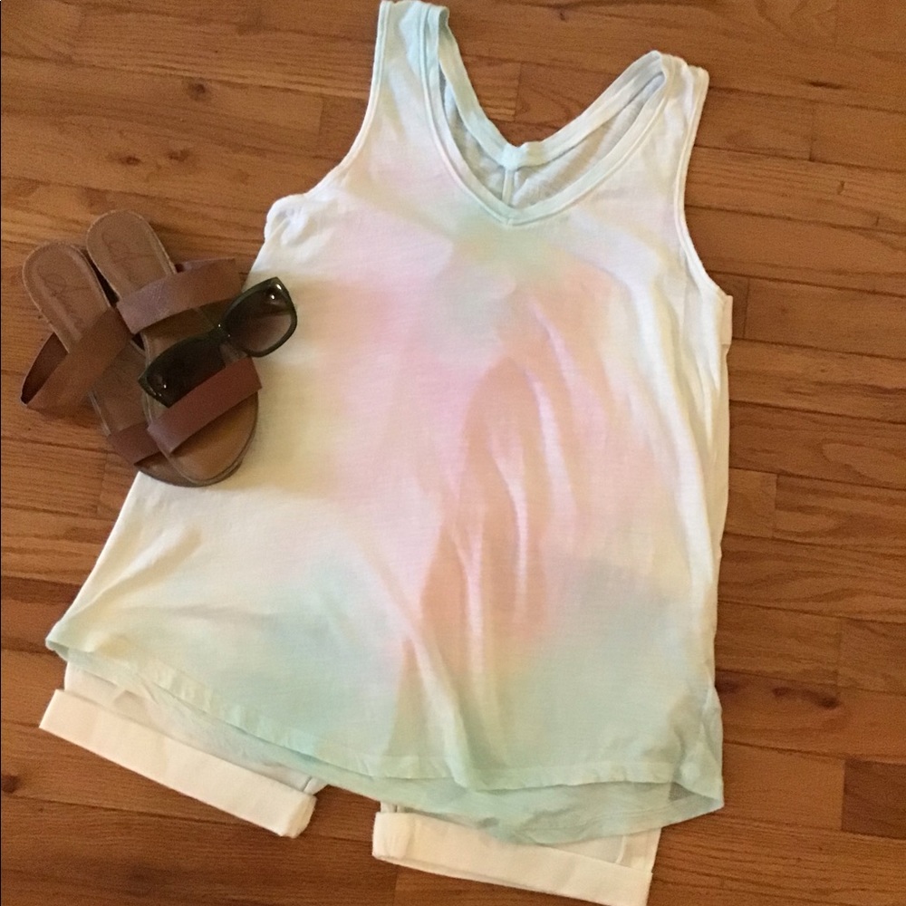 LIKE NEW GAP PASTEL MULTI COLOR LIGHTWEIGHT V- FRONT AND BACK TEE TANK SMALL